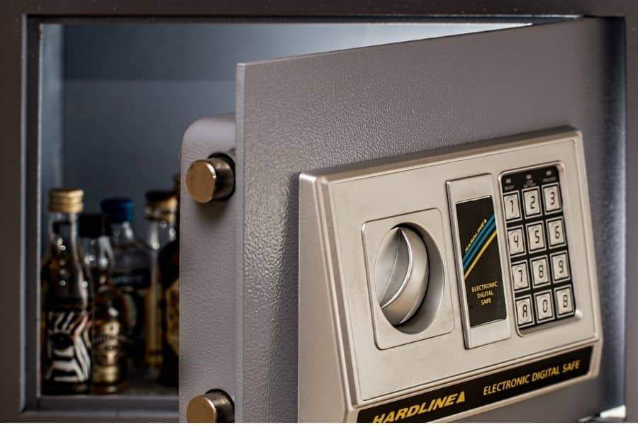 Caja fuerte. Apertura de cajas fuertes barato con cerrajeros Alcantarilla